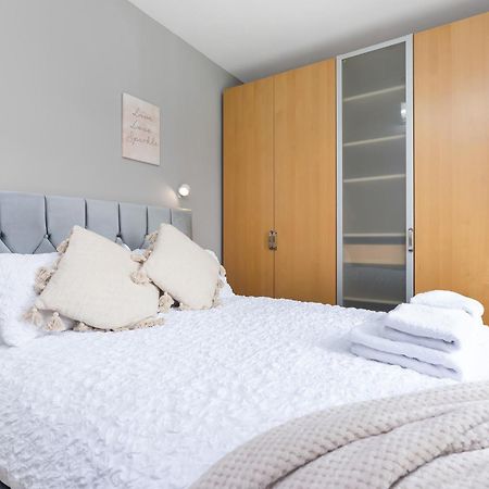 Crewe Apartment - 2 Bed, Free Off Street Parking And Private Garden Edinburg Exteriör bild