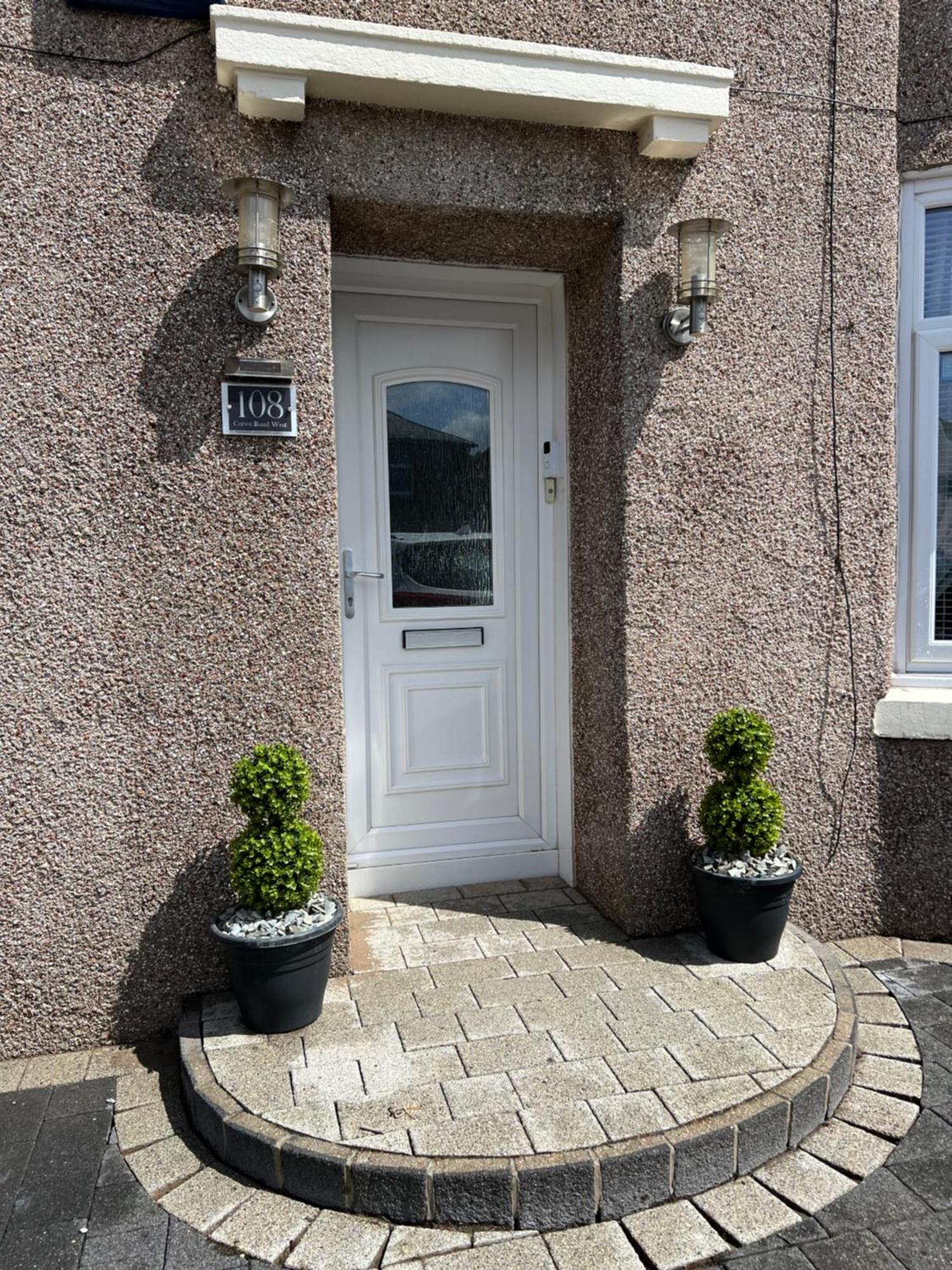 Crewe Apartment - 2 Bed, Free Off Street Parking And Private Garden Edinburg Exteriör bild