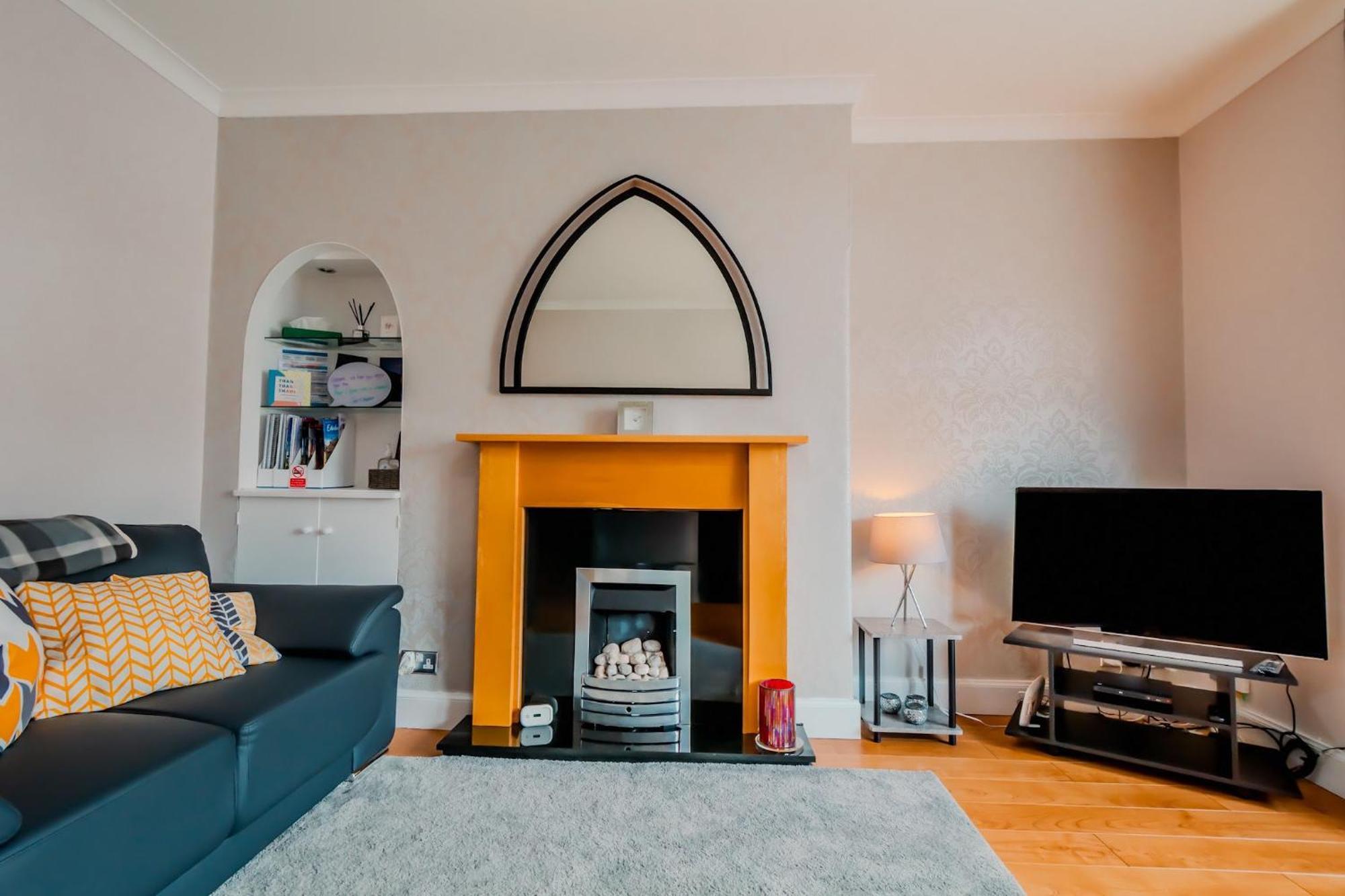 Crewe Apartment - 2 Bed, Free Off Street Parking And Private Garden Edinburg Exteriör bild