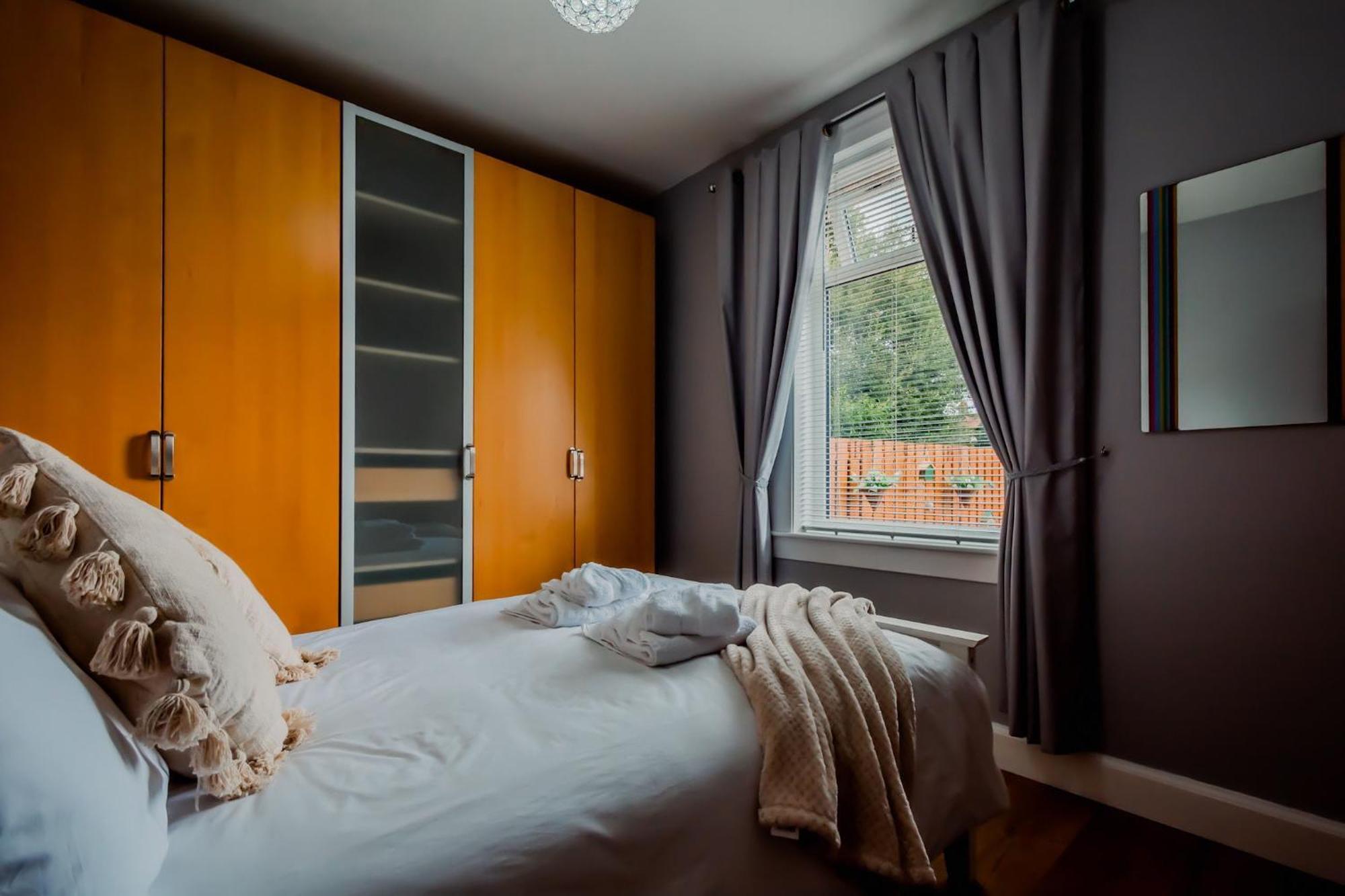 Crewe Apartment - 2 Bed, Free Off Street Parking And Private Garden Edinburg Exteriör bild