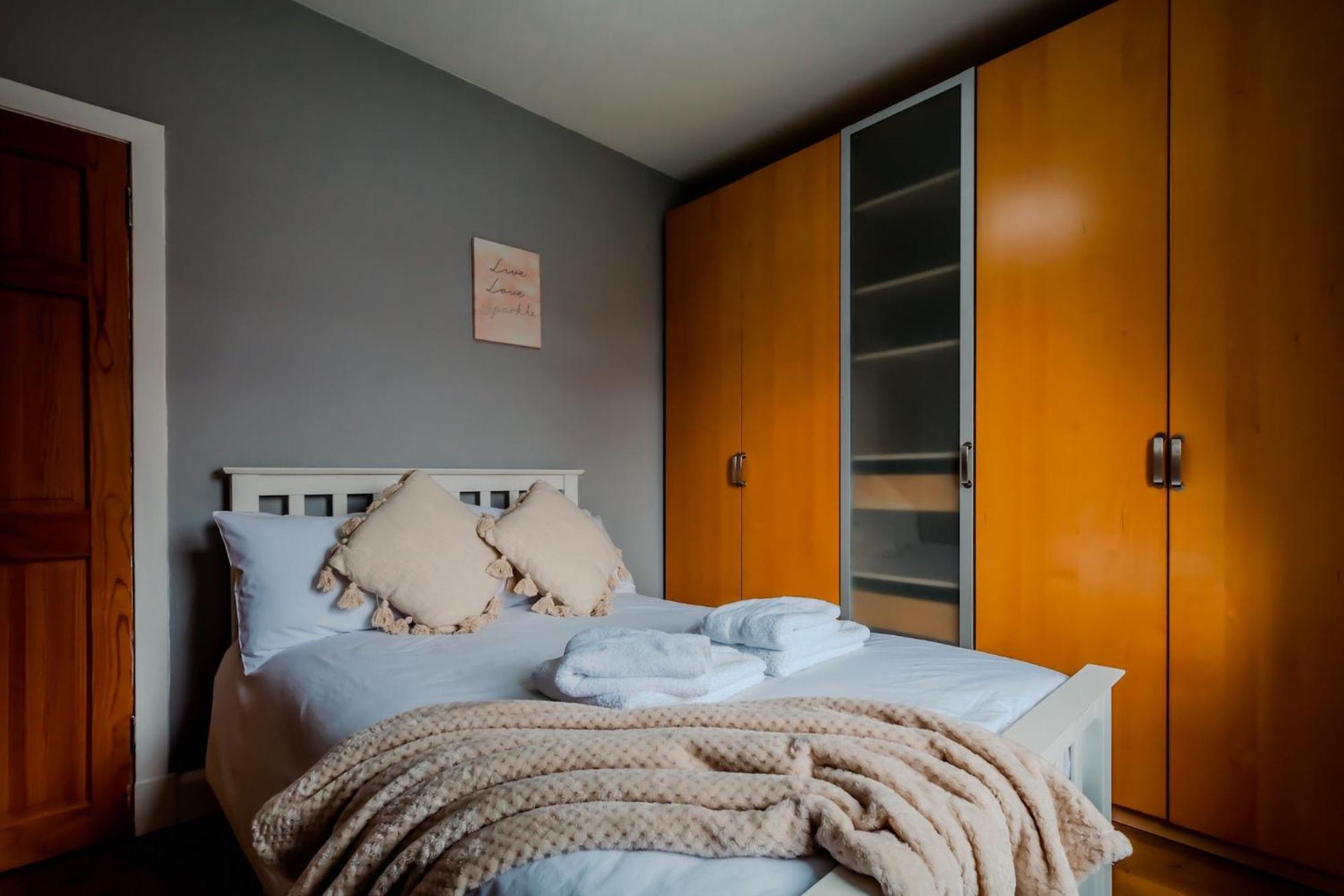 Crewe Apartment - 2 Bed, Free Off Street Parking And Private Garden Edinburg Exteriör bild