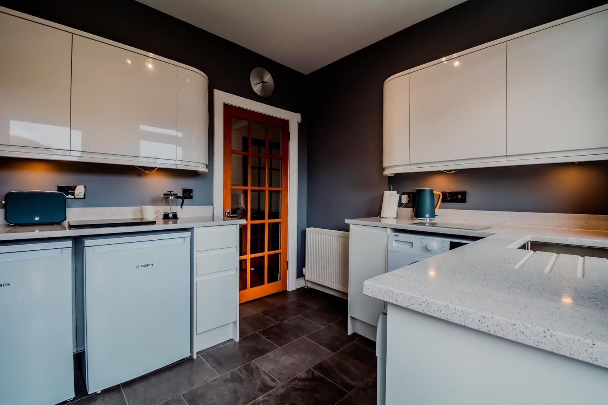 Crewe Apartment - 2 Bed, Free Off Street Parking And Private Garden Edinburg Exteriör bild