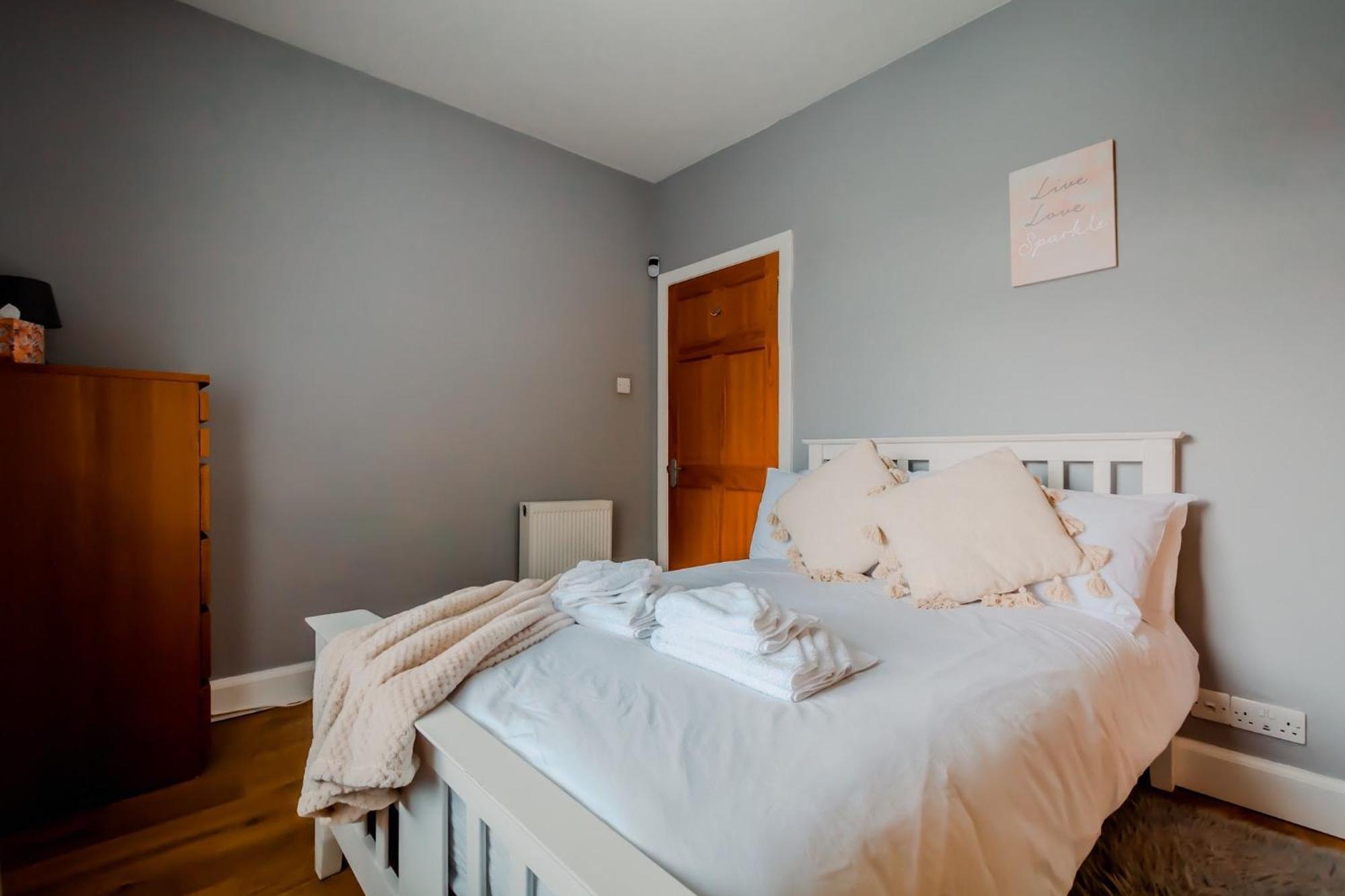 Crewe Apartment - 2 Bed, Free Off Street Parking And Private Garden Edinburg Exteriör bild