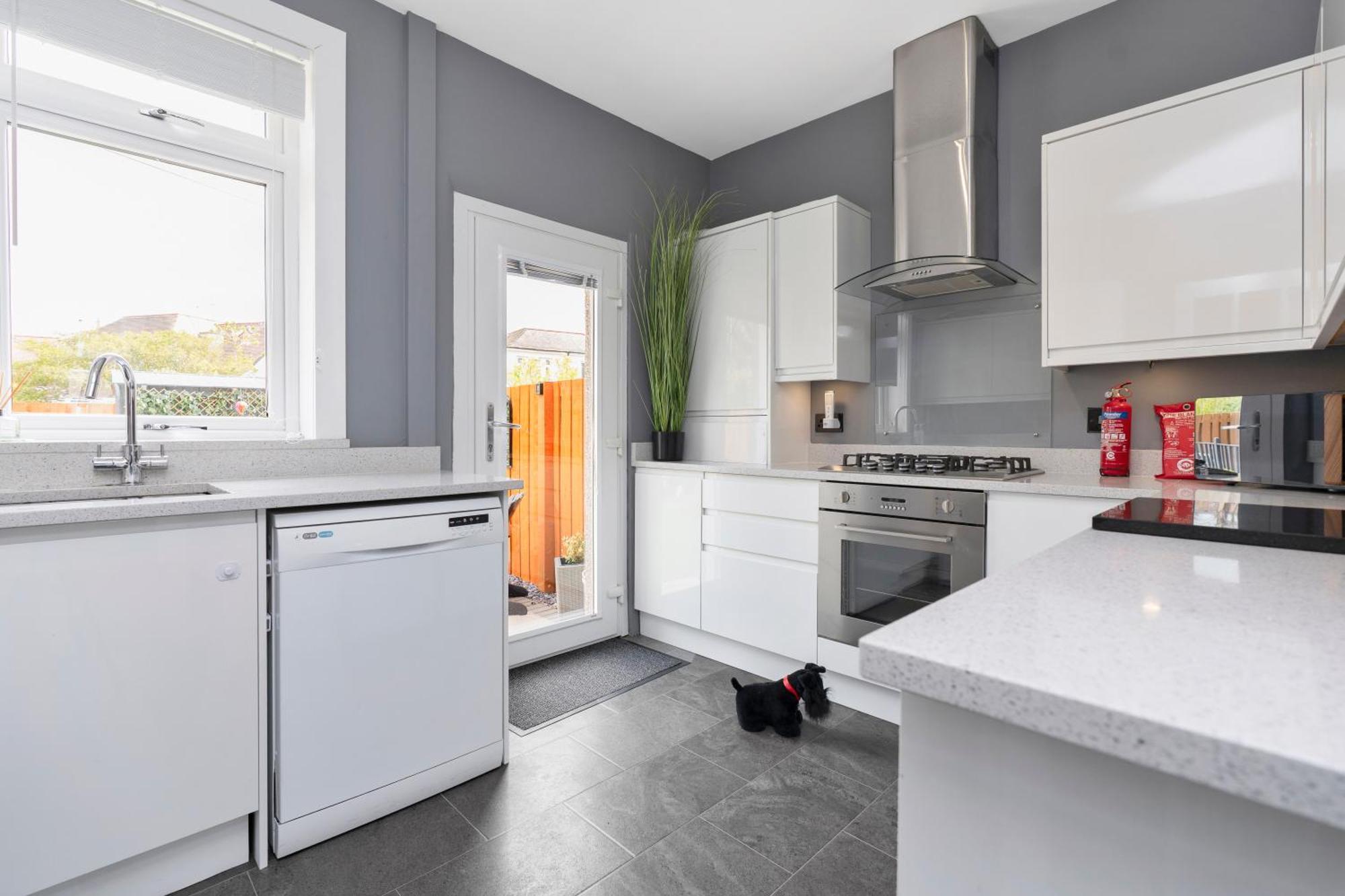 Crewe Apartment - 2 Bed, Free Off Street Parking And Private Garden Edinburg Exteriör bild
