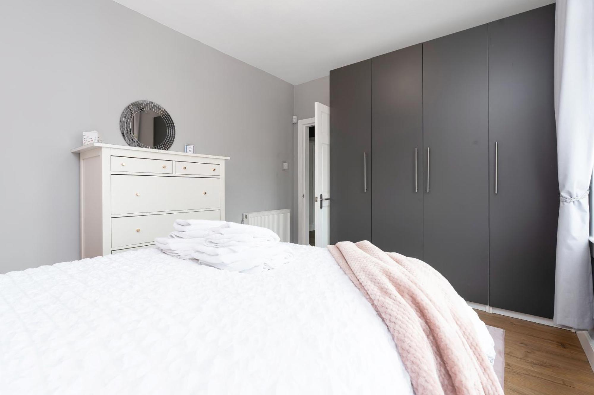 Crewe Apartment - 2 Bed, Free Off Street Parking And Private Garden Edinburg Exteriör bild