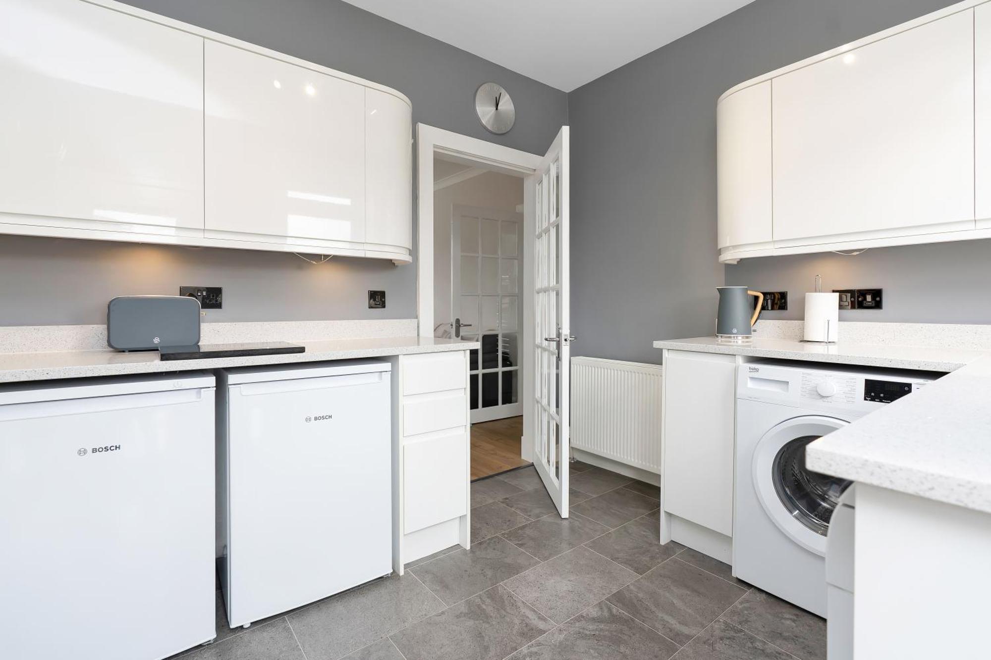Crewe Apartment - 2 Bed, Free Off Street Parking And Private Garden Edinburg Exteriör bild