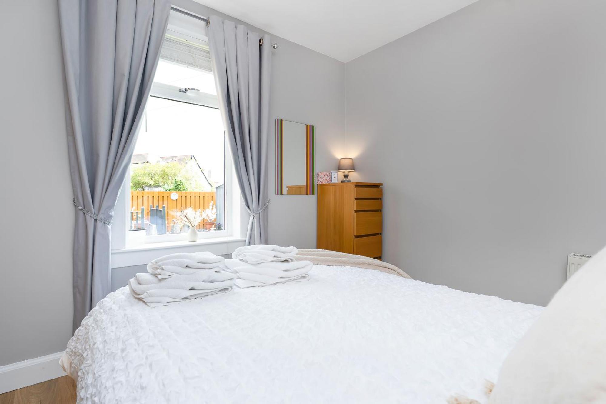 Crewe Apartment - 2 Bed, Free Off Street Parking And Private Garden Edinburg Exteriör bild
