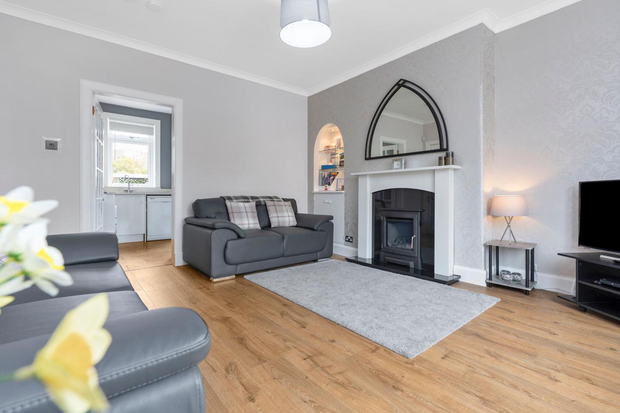 Crewe Apartment - 2 Bed, Free Off Street Parking And Private Garden Edinburg Exteriör bild
